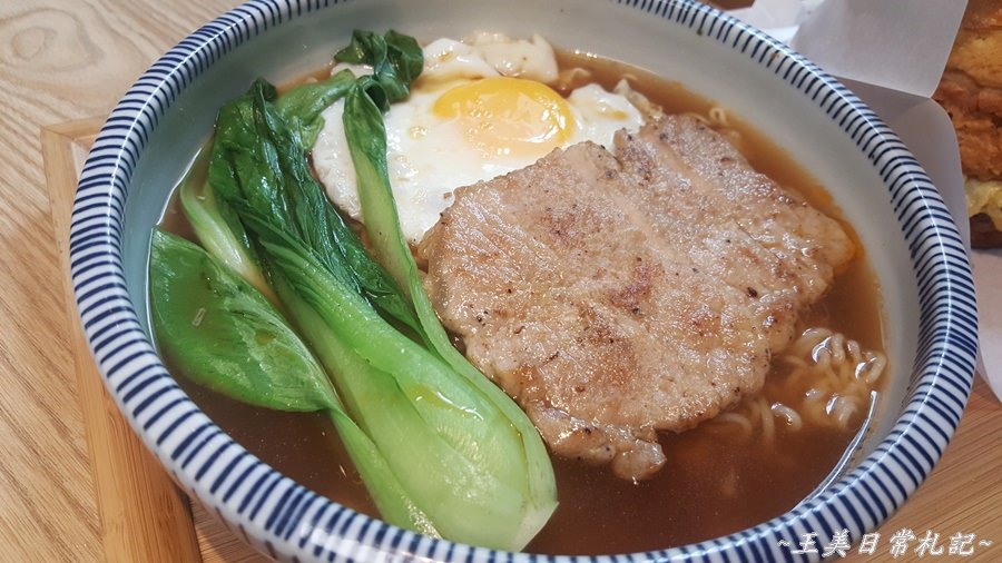 新竹美食-貨櫃屋網美風打卡拍照新景點|享噹初複合式雲廚房|台式港式美食匯集地|店家地址營業時間電話