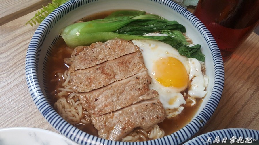 新竹美食-貨櫃屋網美風打卡拍照新景點|享噹初複合式雲廚房|台式港式美食匯集地|店家地址營業時間電話