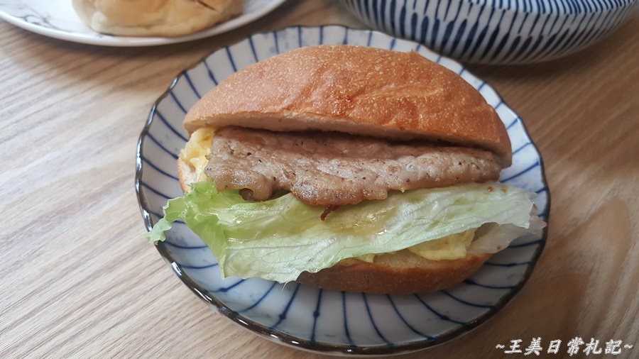 新竹美食-貨櫃屋網美風打卡拍照新景點|享噹初複合式雲廚房|台式港式美食匯集地|店家地址營業時間電話