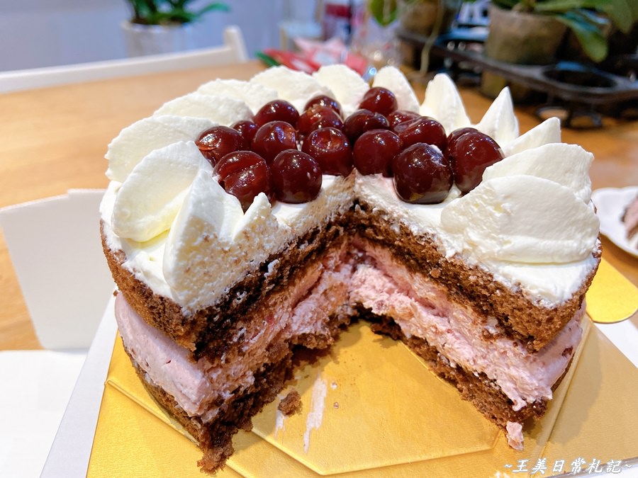 新竹美食-晚安點心坊聖誕甜點|潘尼朵妮|手工餅乾|甜而不膩的聖誕蛋糕|店家地址營業時間電話 - 第12張圖 新竹美食-晚安點心坊聖誕甜點|潘尼朵妮|手工餅乾|甜而不膩的聖誕蛋糕|店家地址營業時間電話