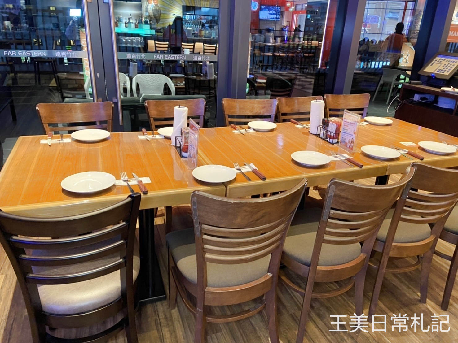 HOOTERS竹北店|美式餐廳|呼拉圈女郎|聚餐首選|親子遊憩空間|店家地址營業時間電話 - 第12張圖 HOOTERS竹北店|美式餐廳|呼拉圈女郎|聚餐首選|親子遊憩空間|店家地址營業時間電話