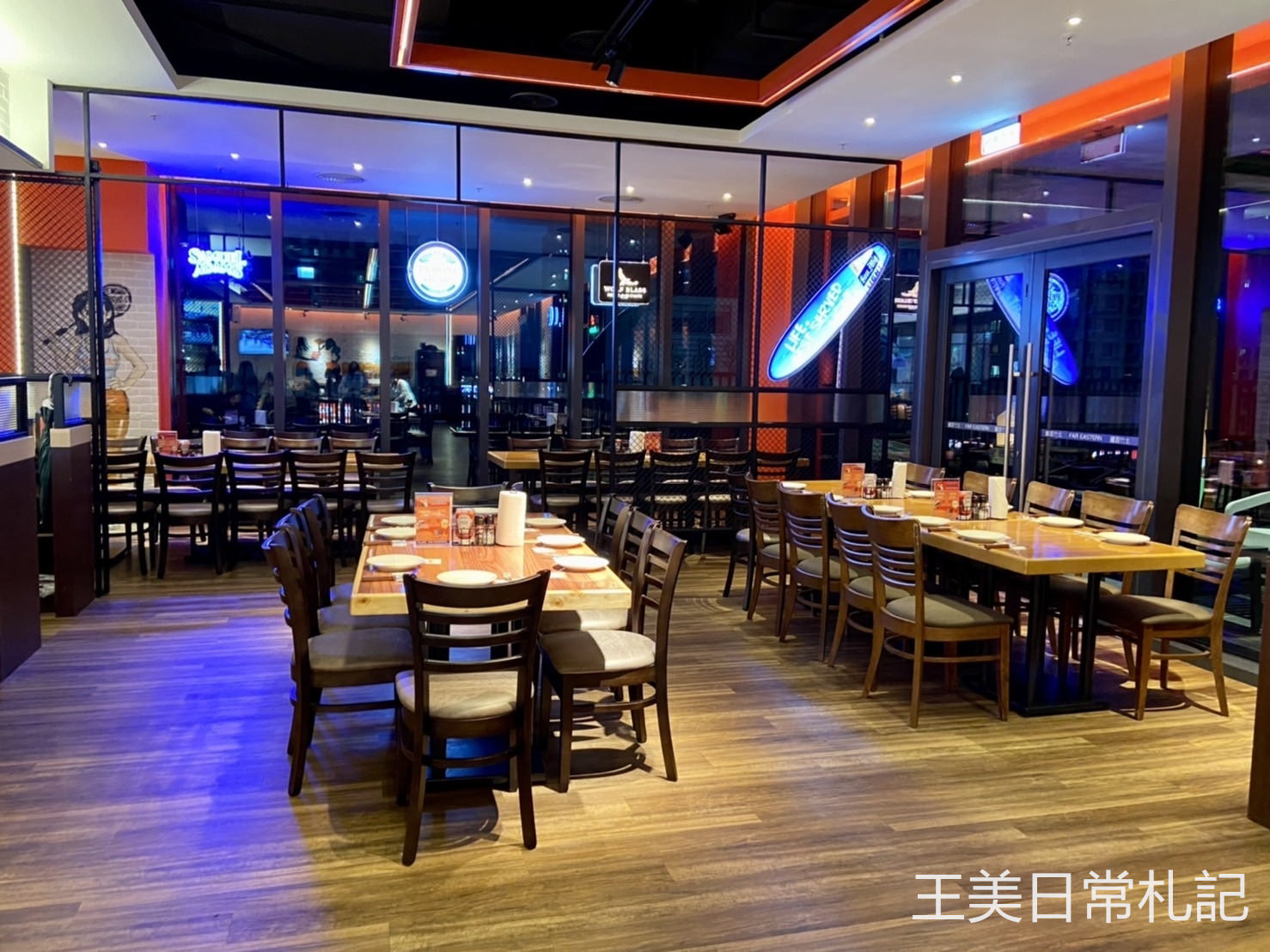 HOOTERS竹北店|美式餐廳|呼拉圈女郎|聚餐首選|親子遊憩空間|店家地址營業時間電話 - 第13張圖 HOOTERS竹北店|美式餐廳|呼拉圈女郎|聚餐首選|親子遊憩空間|店家地址營業時間電話