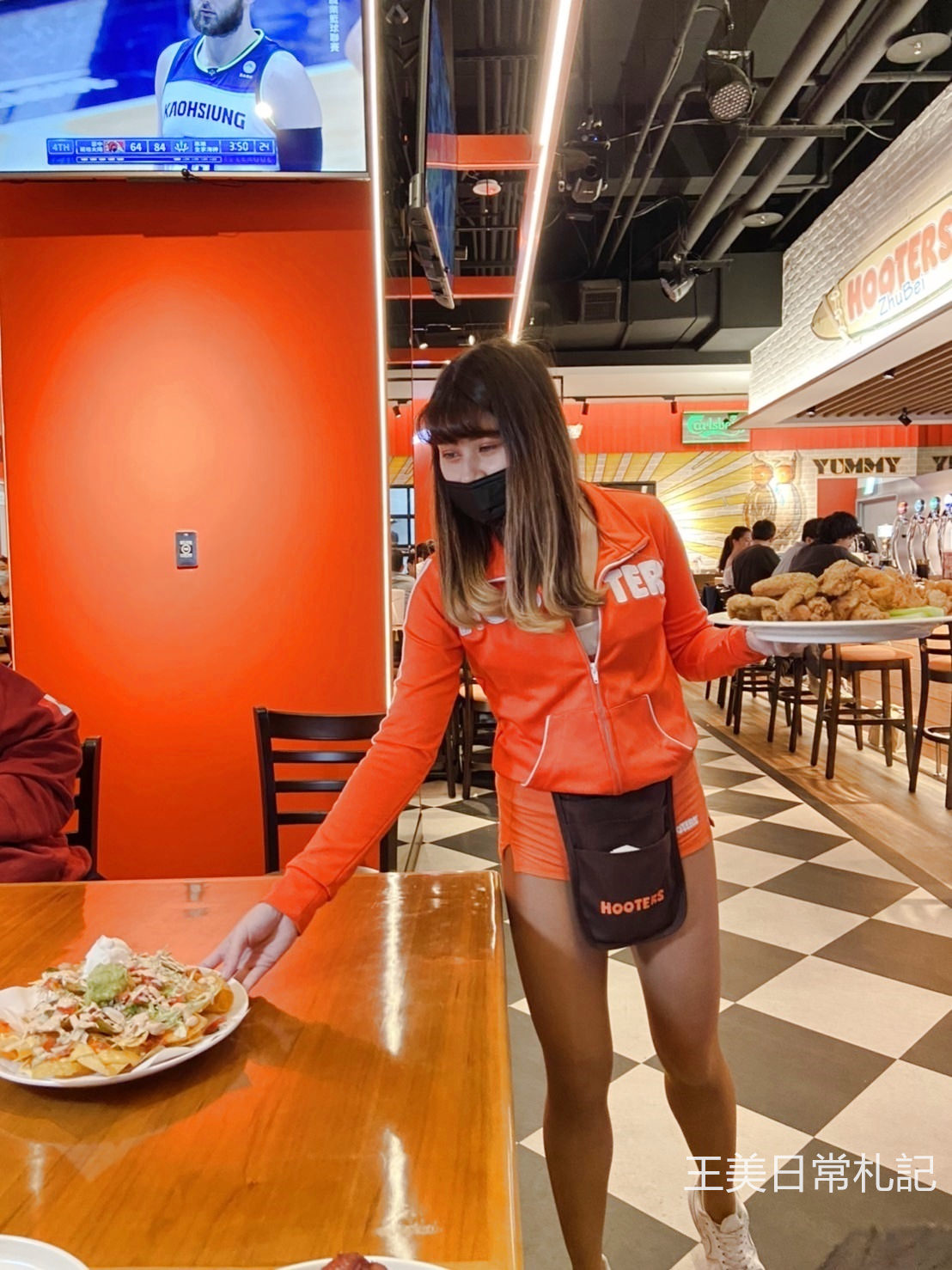 HOOTERS竹北店|美式餐廳|呼拉圈女郎|聚餐首選|親子遊憩空間|店家地址營業時間電話 - 第23張圖 HOOTERS竹北店|美式餐廳|呼拉圈女郎|聚餐首選|親子遊憩空間|店家地址營業時間電話